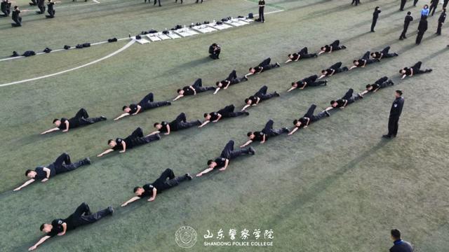 警校毕业生首次“出警”：满分！