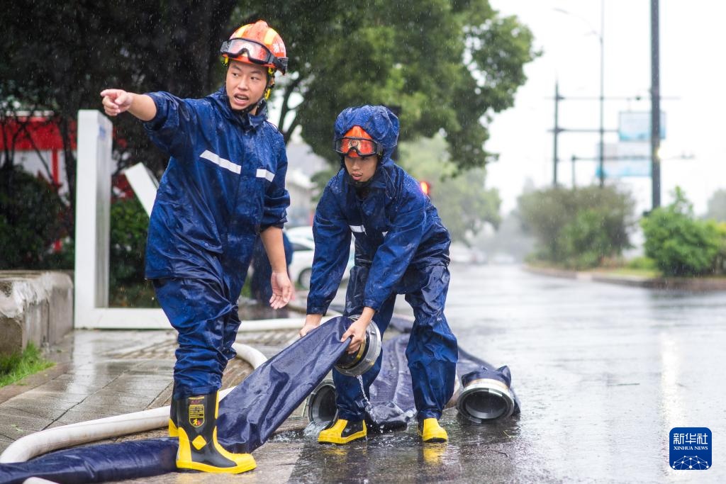 浙江舟山：应对台风“竹节草”