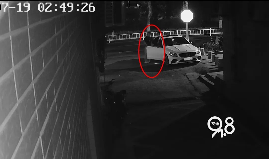 事发杭州！小偷行窃后一个细节，警察哭笑不得：“天才”