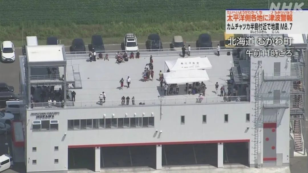 日本海啸警报190万人撤离，横滨出现河水倒流，海啸持续一天