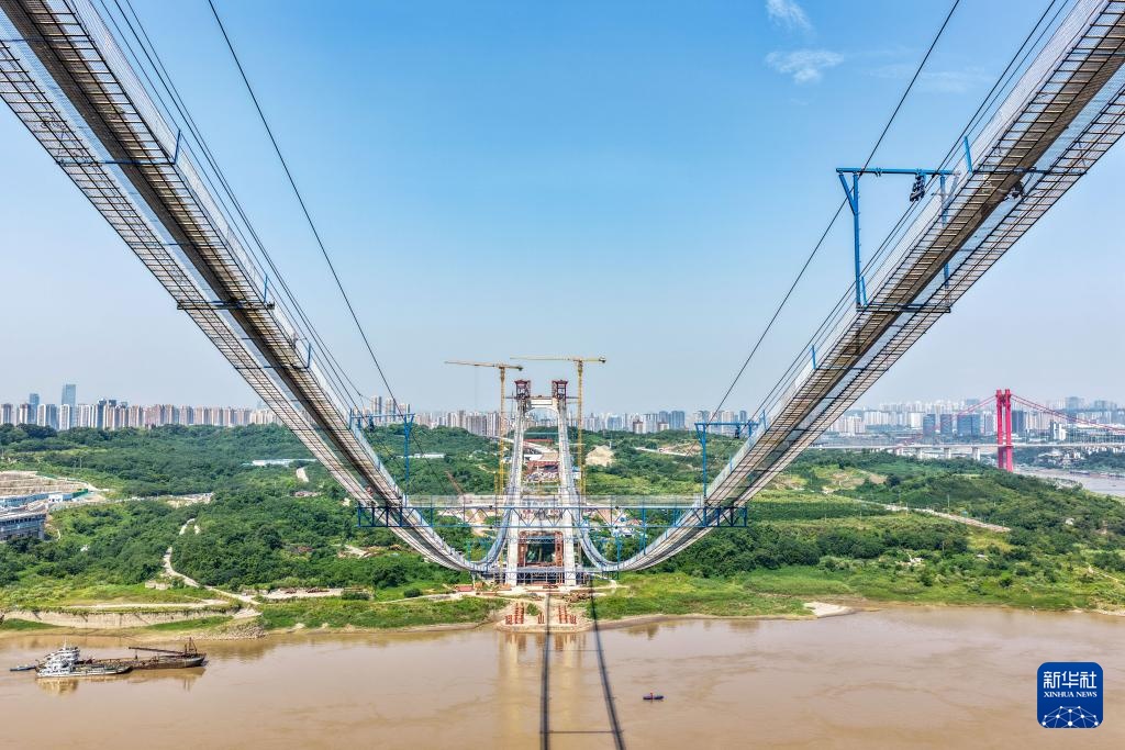 重庆黄桷沱长江大桥主缆架设完成