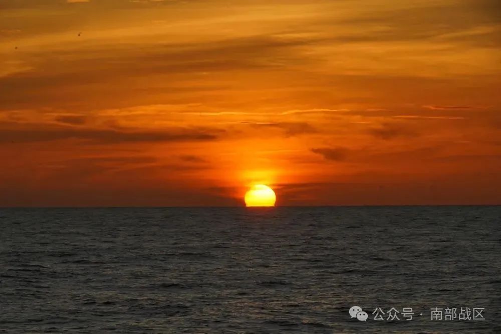 中国海警的守护下，黄岩岛的夏日