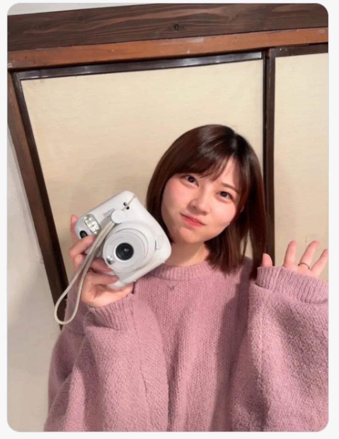 日本一白领女性上班照意外走红,外国网友纷纷在评论区求婚 日本一白领女性上班照意外走红,外国网友纷纷在评论区求婚