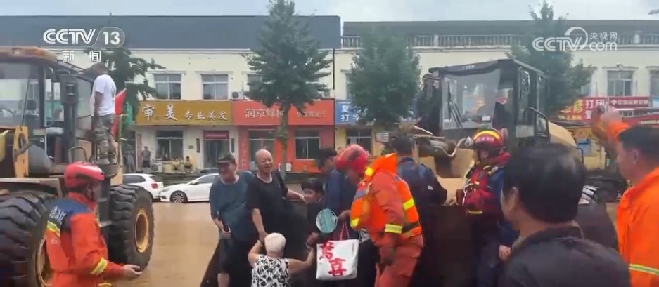 危急时刻感谢有你!洪水救援中这些温暖的力量令人难忘 危急时刻感谢有你!洪水救援中这些温暖的力量令人难忘