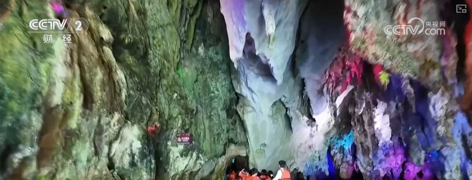 新服务拓展消费新场景 “清凉游”热度攀升燃动夏日文旅经济热力 新服务拓展消费新场景 “清凉游”热度攀升燃动夏日文旅经济热力