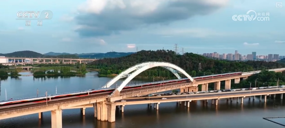 新服务拓展消费新场景 “清凉游”热度攀升燃动夏日文旅经济热力 新服务拓展消费新场景 “清凉游”热度攀升燃动夏日文旅经济热力