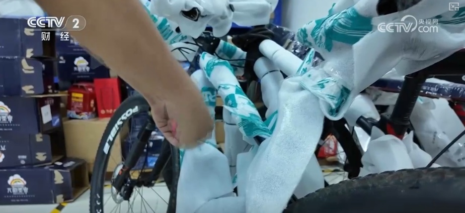 推着自行车上火车、晚上睡觉白天游玩 特色服务让山水之约有了全新打开方式 推着自行车上火车、晚上睡觉白天游玩 特色服务让山水之约有了全新打开方式