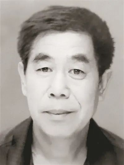 英雄逝去一年：食客排长队守护小店，家属捐善款帮助他人