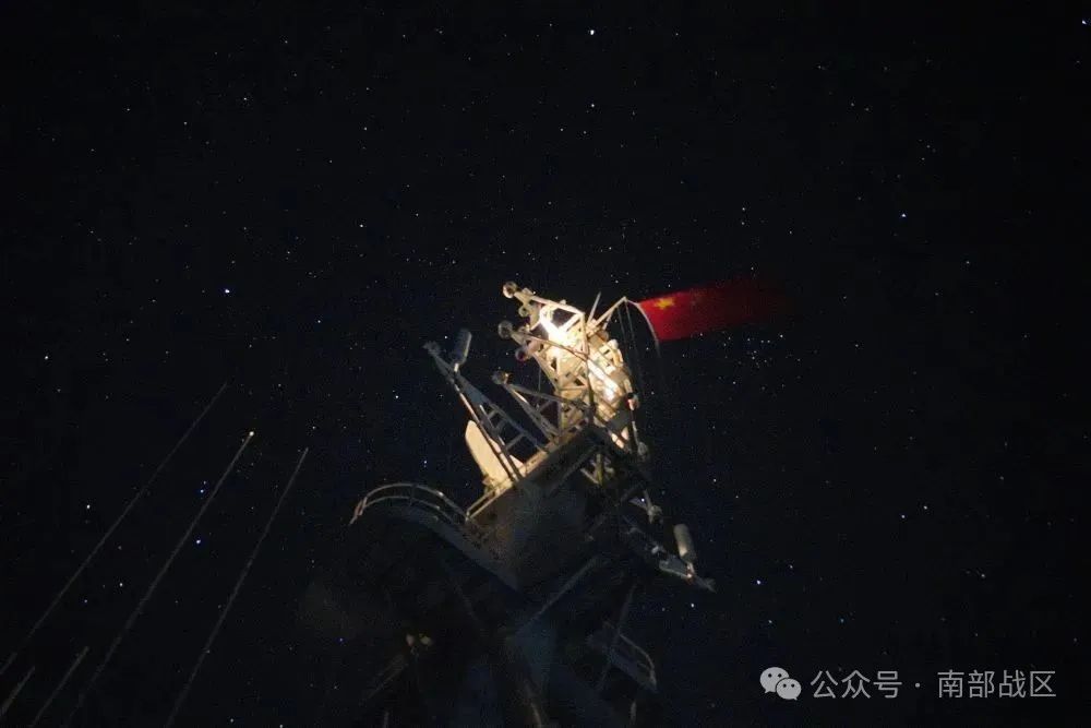 中国海警的守护下，黄岩岛的夏日