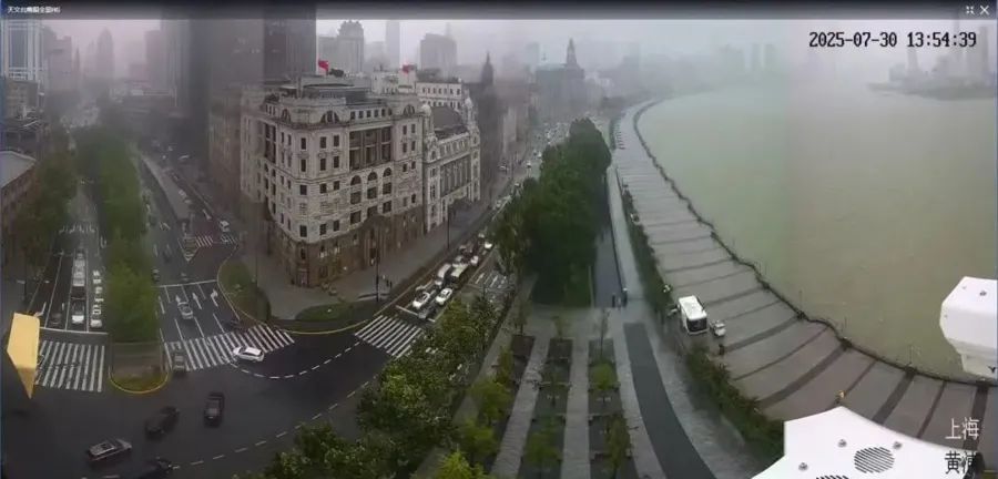 台风“竹节草”影响上海，有游客被困在外滩？官方辟谣