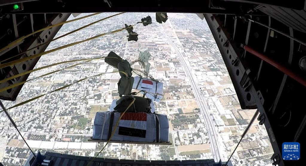 埃及向加沙空投援助物资