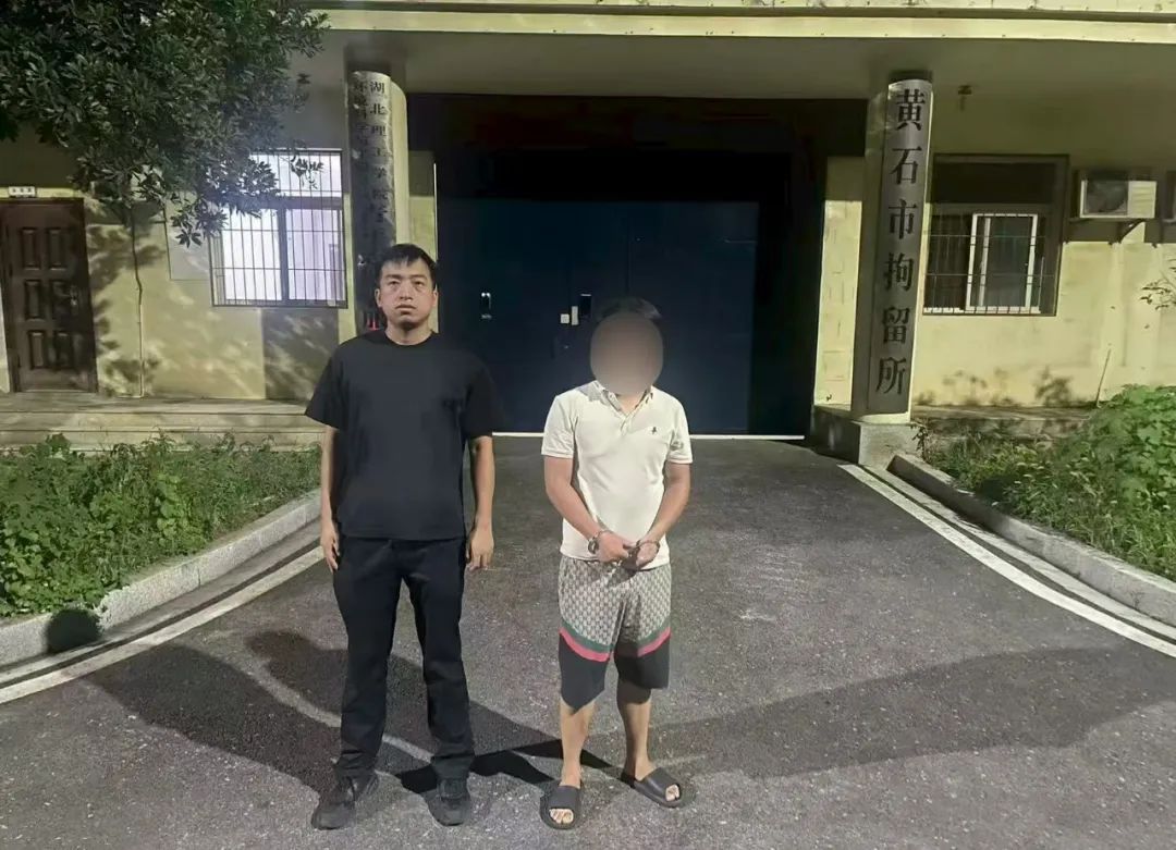 做贼心虚后,他上演“弃车保帅”...... 做贼心虚后,他上演“弃车保帅”......