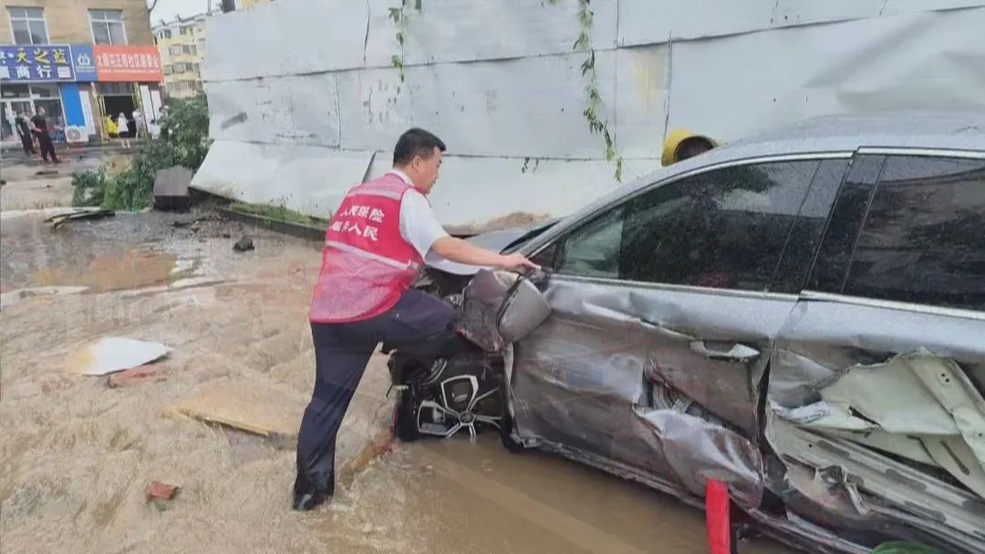 暴雨导致车辆泡水，保险赔不赔？