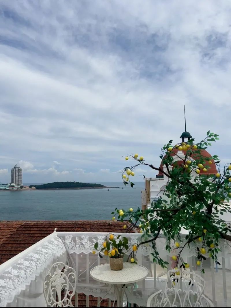 网友因"绝美海景照"探店,发现竟是幅画!店老板:我才想报警呢… 网友因"绝美海景照"探店,发现竟是幅画!店老板:我才想报警呢…