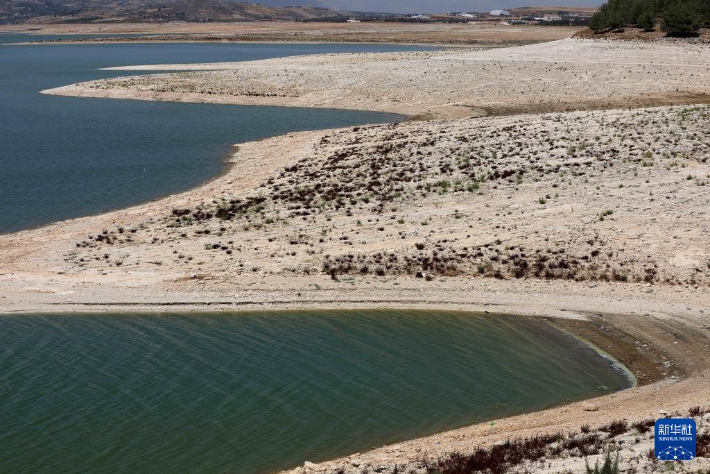黎巴嫩最大人工湖水位下降