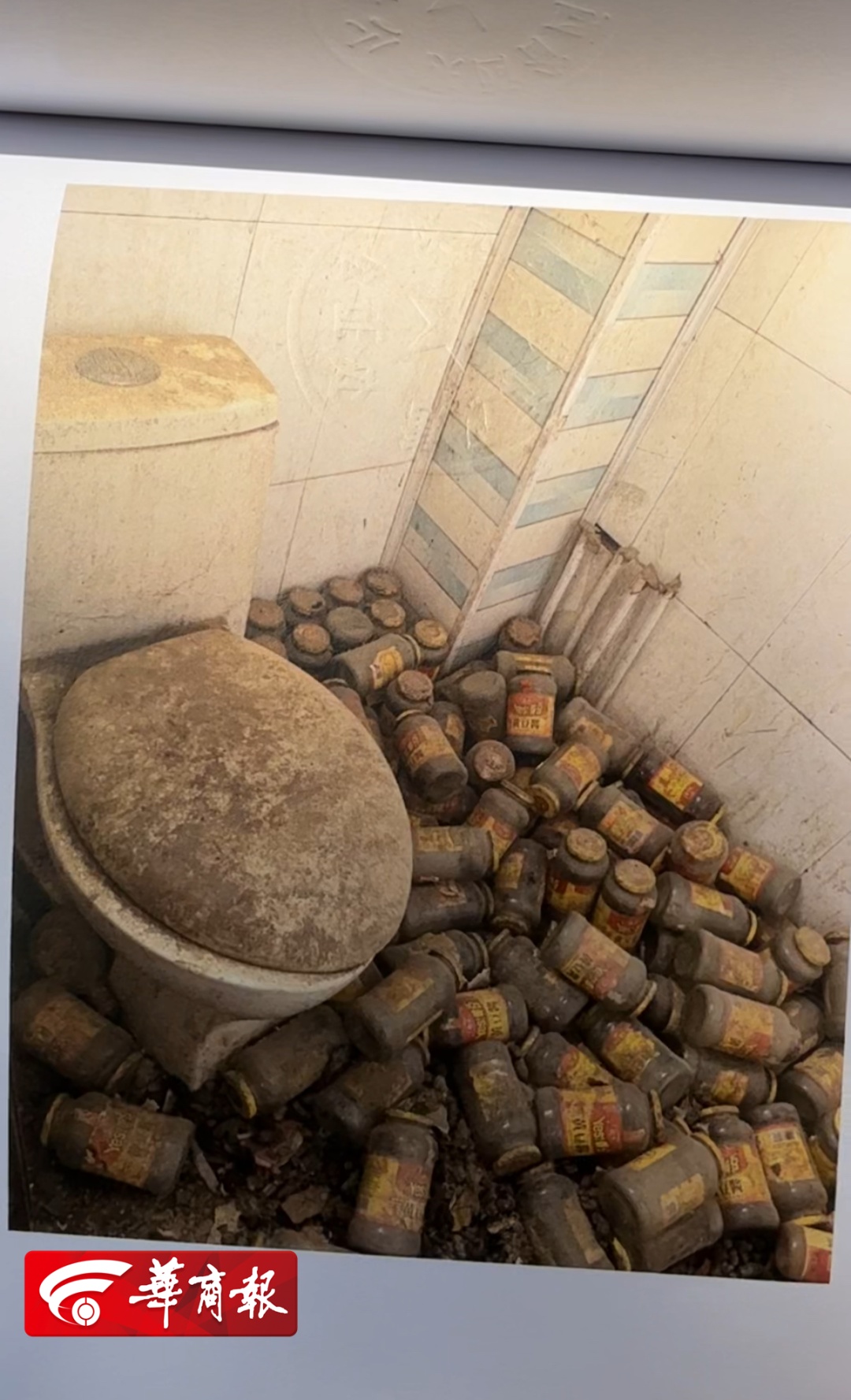 污秽遍地,阳台挂满狗皮……情侣租户强占房子一年多,“门打开后正常人都受不了” 污秽遍地,阳台挂满狗皮……情侣租户强占房子一年多,“门打开后正常人都受不了”