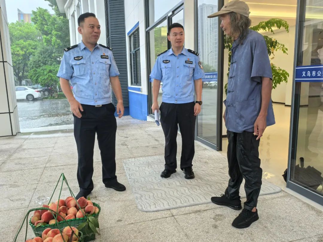 因为这件事，义乌一老人连续11年找到派出所......