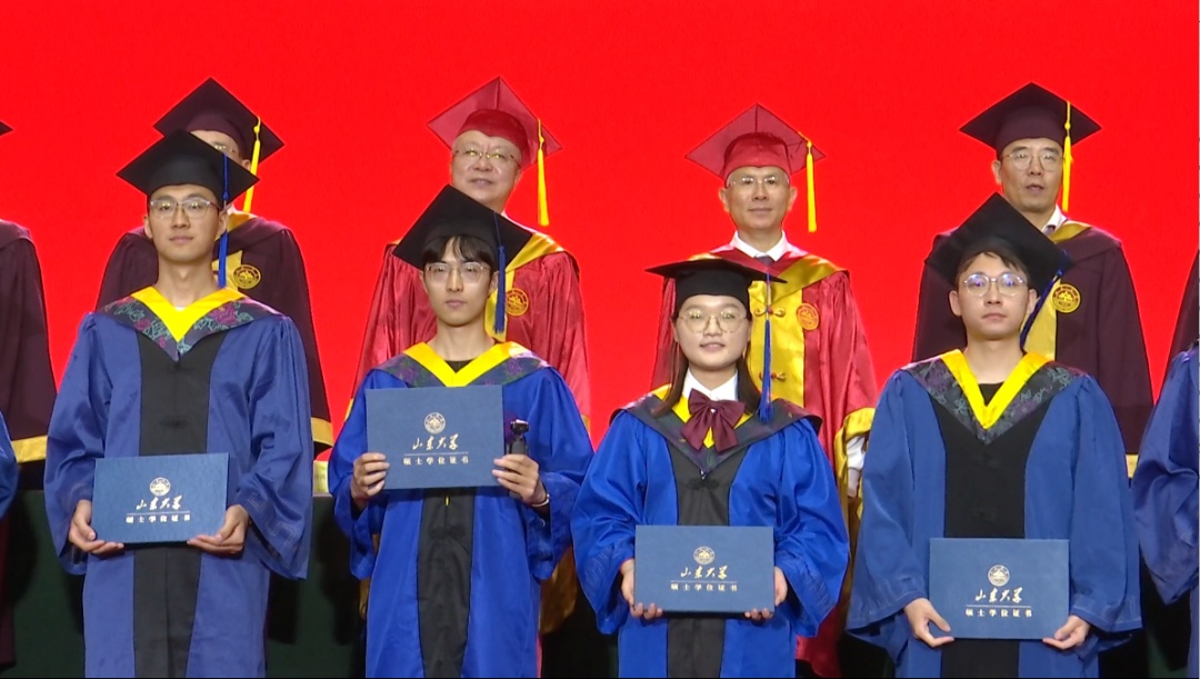 不写论文也能毕业？她用“1微米”拿到硕士学位