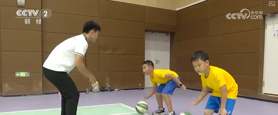 从“看护”到“培育”缓解“托管难” 多彩暑期公益夏令营激发孩子无限潜能