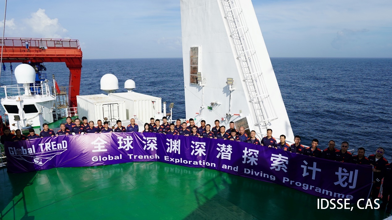 万米海底，“奋斗者”号发现生命绿洲