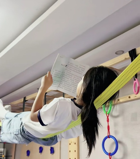 山东9岁“小龙女”练就睡绳功夫,妈妈:女儿习武近3年,最长的一次能躺个十几分钟 山东9岁“小龙女”练就睡绳功夫,妈妈:女儿习武近3年,最长的一次能躺个十几分钟