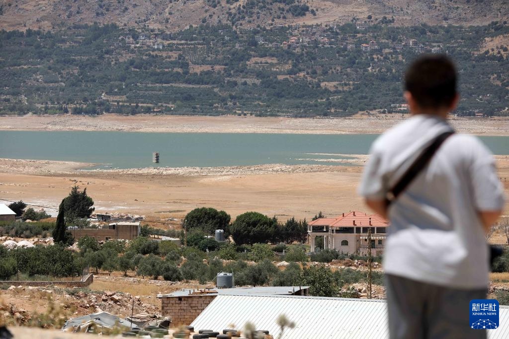 黎巴嫩最大人工湖水位下降