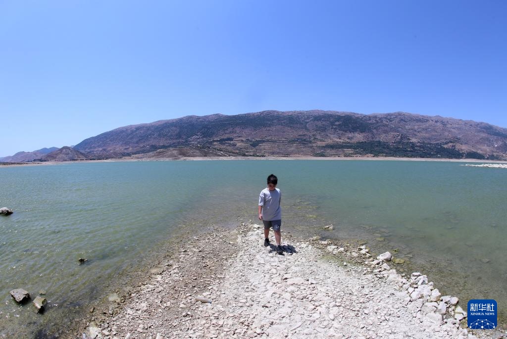 黎巴嫩最大人工湖水位下降