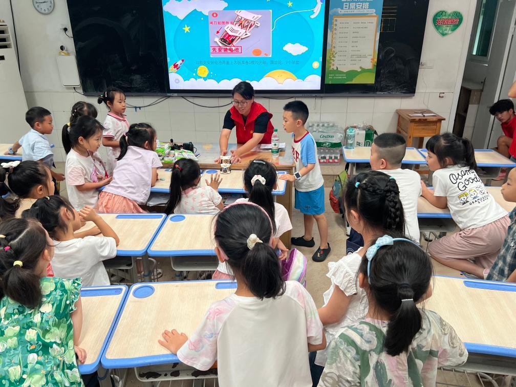 重庆：暑期儿童公益托管 “官方带娃”惠民生