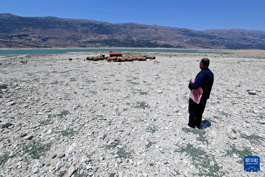 黎巴嫩最大人工湖水位下降