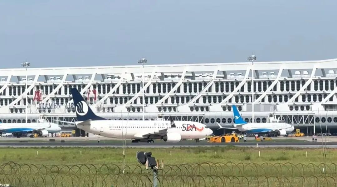 飞机脱离跑道时出现异常,航班落地厦门机场,山东航空发布情况说明 飞机脱离跑道时出现异常,航班落地厦门机场,山东航空发布情况说明