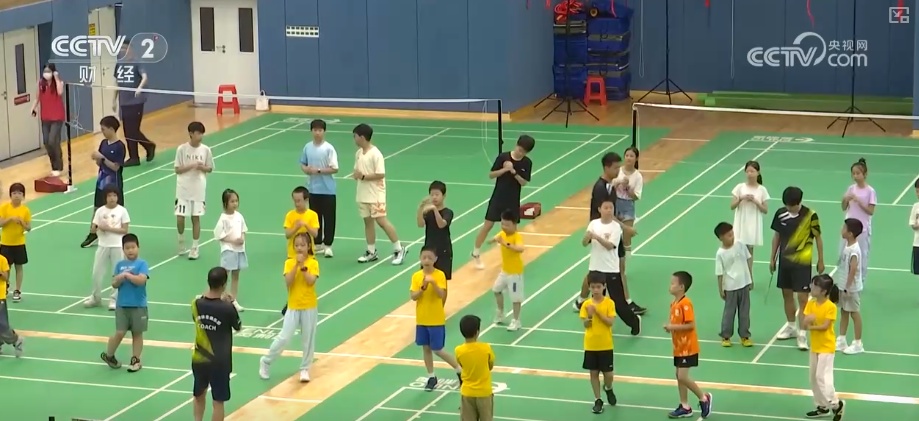 从“看护”到“培育”缓解“托管难” 多彩暑期公益夏令营激发孩子无限潜能