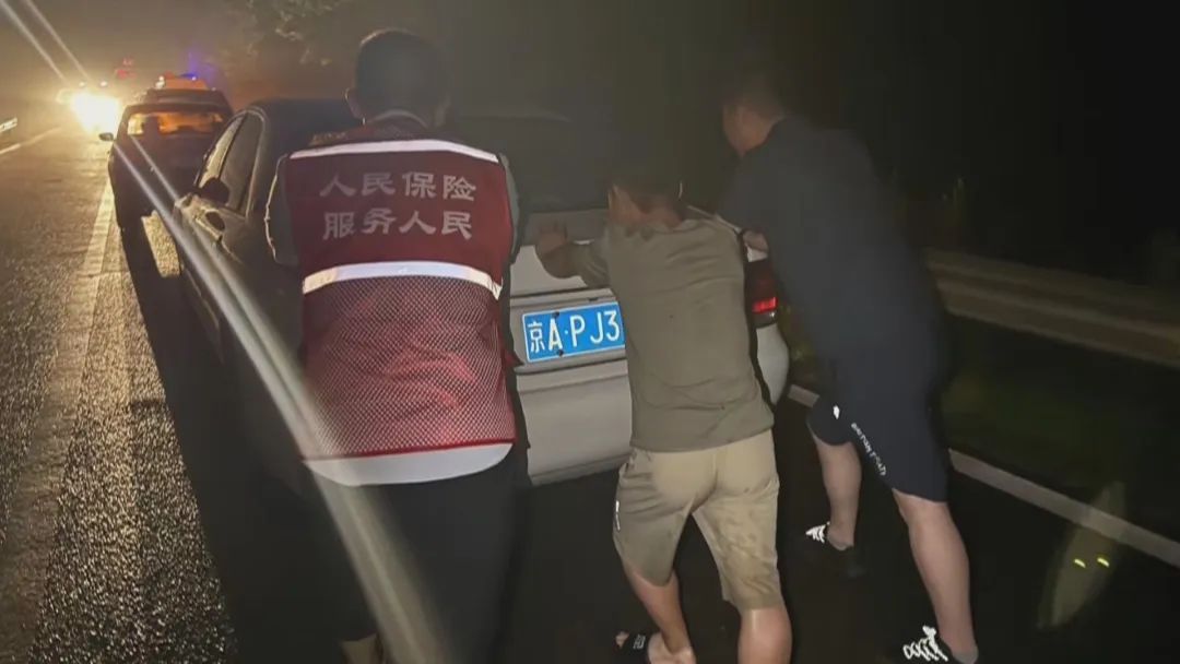 暴雨导致车辆泡水，保险赔不赔？