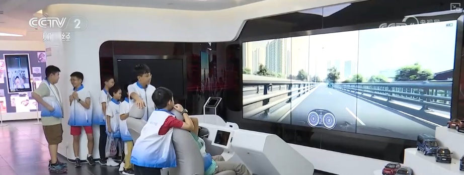 从“看护”到“培育”缓解“托管难” 多彩暑期公益夏令营激发孩子无限潜能