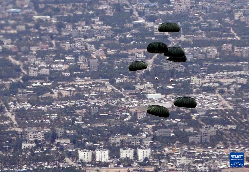 埃及向加沙空投援助物资