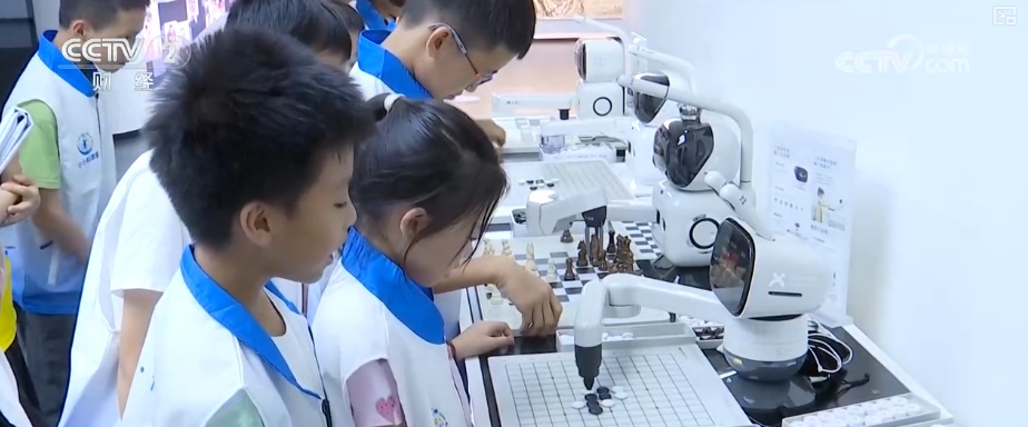 从“看护”到“培育”缓解“托管难” 多彩暑期公益夏令营激发孩子无限潜能