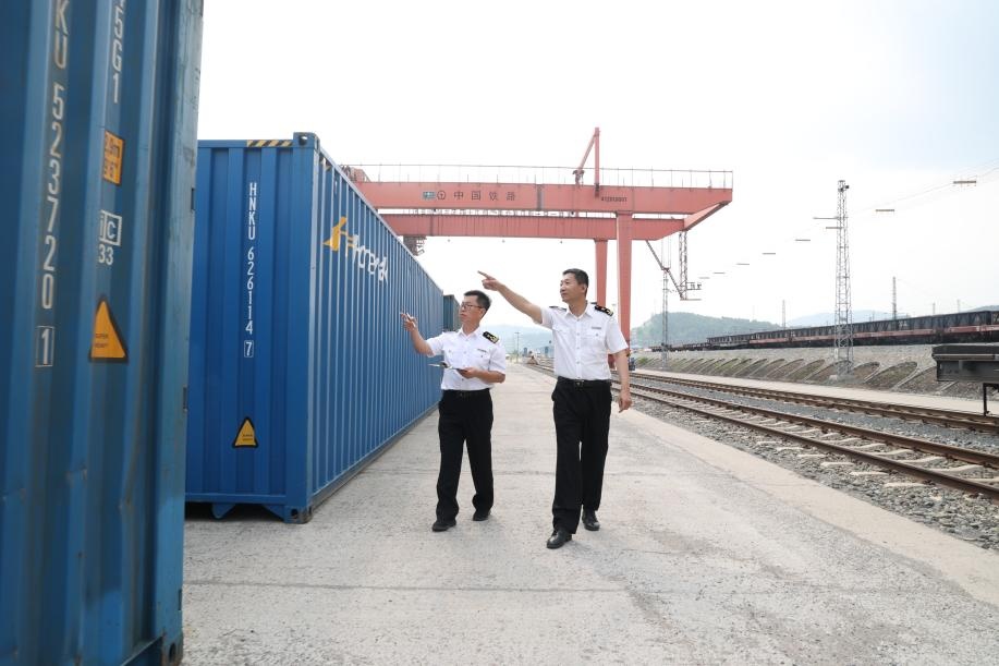 绥芬河上半年外贸增长16% 释放强劲发展活力 绥芬河上半年外贸增长16% 释放强劲发展活力