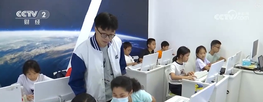 从“看护”到“培育”缓解“托管难” 多彩暑期公益夏令营激发孩子无限潜能