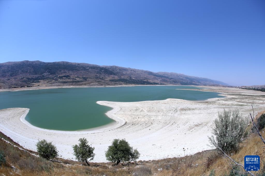 黎巴嫩最大人工湖水位下降