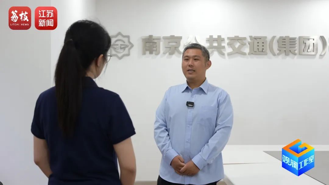 前门上人后门上快递，“不务正业”的南京503路火了！