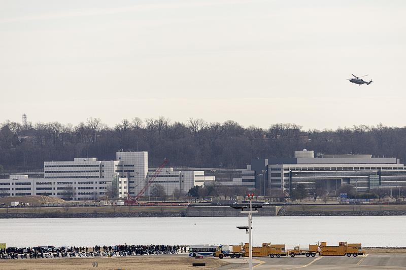 3年85起险情 调查称华盛顿撞机事故中军方直升机飞行高度超限