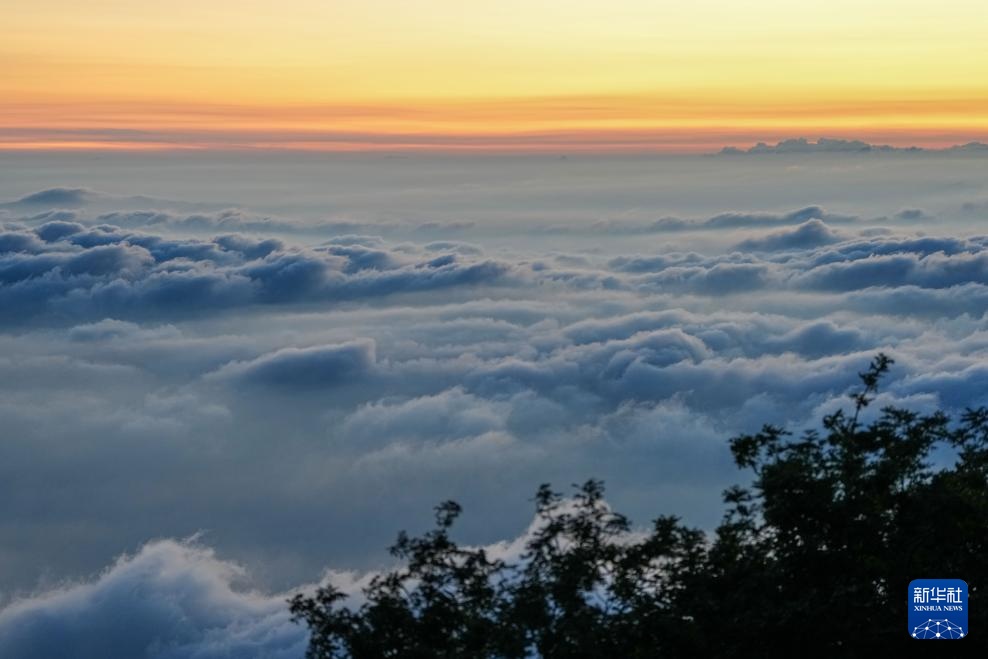 山东泰安:暑期泰山游客旺 山东泰安:暑期泰山游客旺