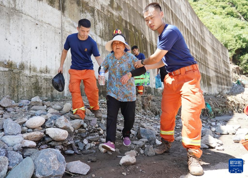 探访北京怀柔琉璃庙镇救援一线