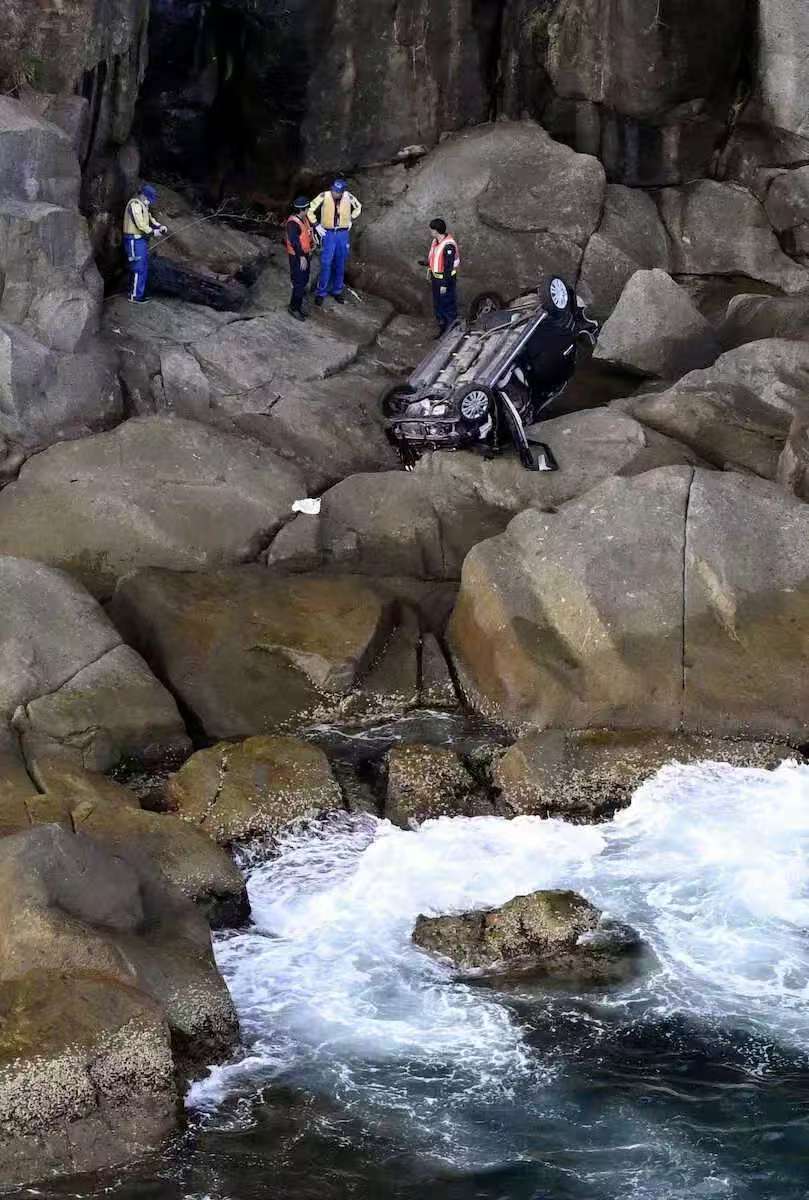 日本政府通报与“海啸警报”有关伤亡：避难途中1人死亡、10人受伤、11人中暑