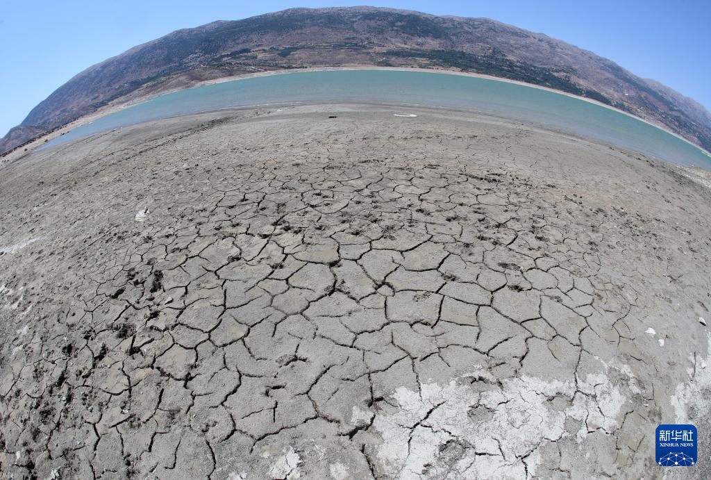 黎巴嫩最大人工湖水位下降