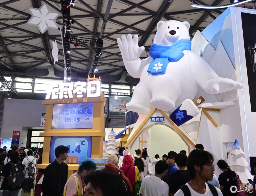 人潮汹涌！地铁大客流不断，现场体验或需排队4小时，上海最火的盛会来了，附攻略→