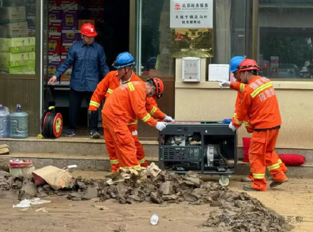 洪水退去 他们挥洒汗水换来百姓心安