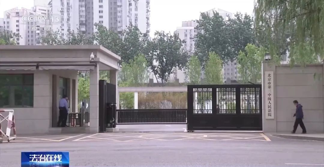 北京一男子酒后骑电动自行车撞上路标杆，向城管部门索赔百万？