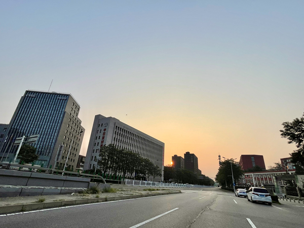 今天北京山区有阵雨或雷阵雨 周末多地将现阴雨天气 今天北京山区有阵雨或雷阵雨 周末多地将现阴雨天气
