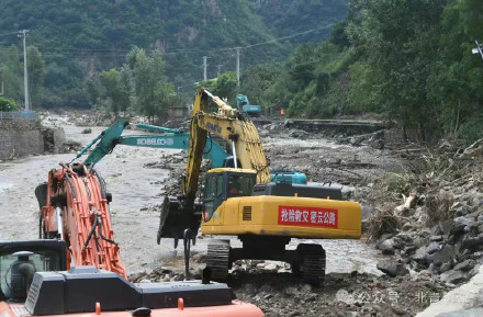 洪水退去 他们挥洒汗水换来百姓心安