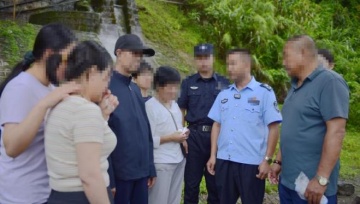 18岁列兵缉毒牺牲 亲属祭扫现场“全员马赛克”